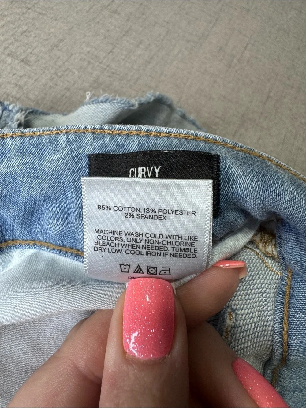 Express High Waisted Curvy Mom Jean Shorts  Light Wash Raw Hem 3” Inseam Size 6